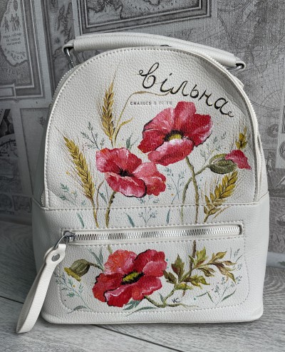 Painting on the backpack 