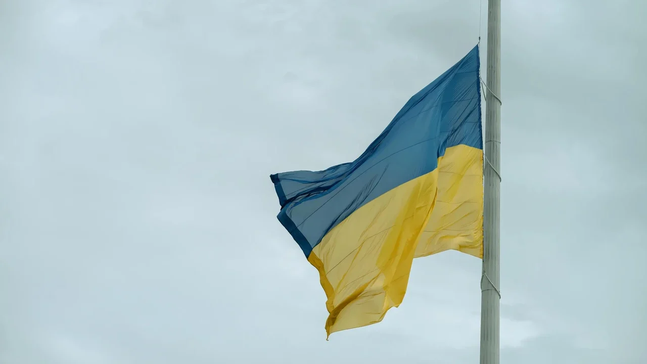 Що означає приспущений прапор
